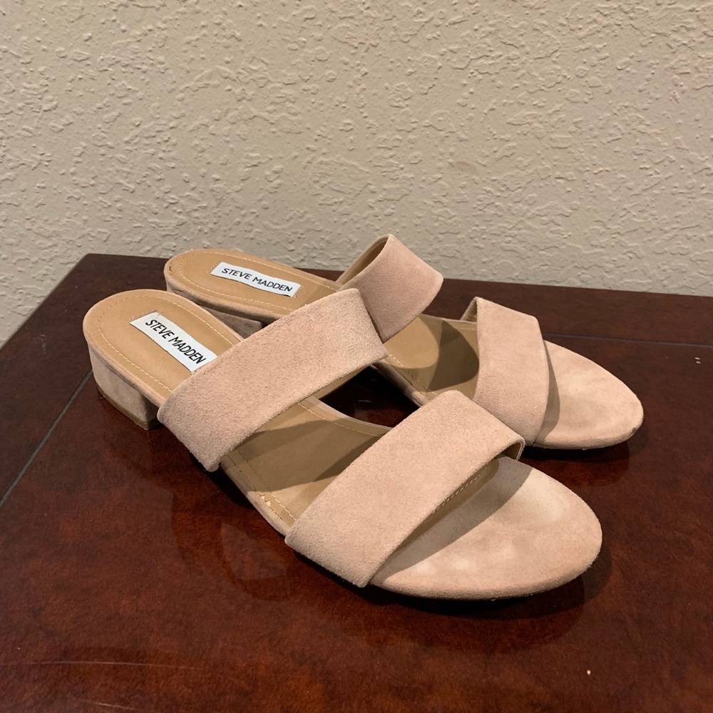 STEVE MADDEN SUEDE SANDALS